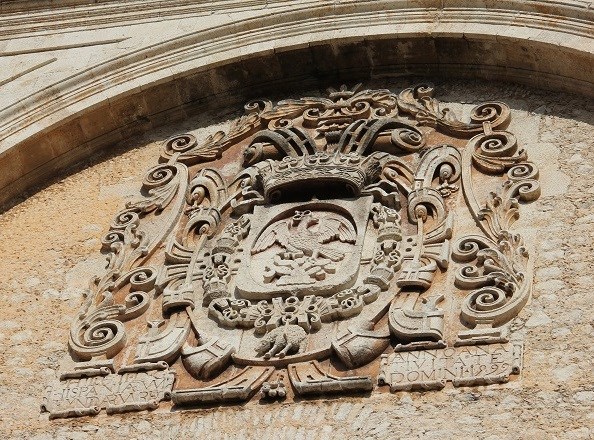 123- Мексиканский герб на соборе